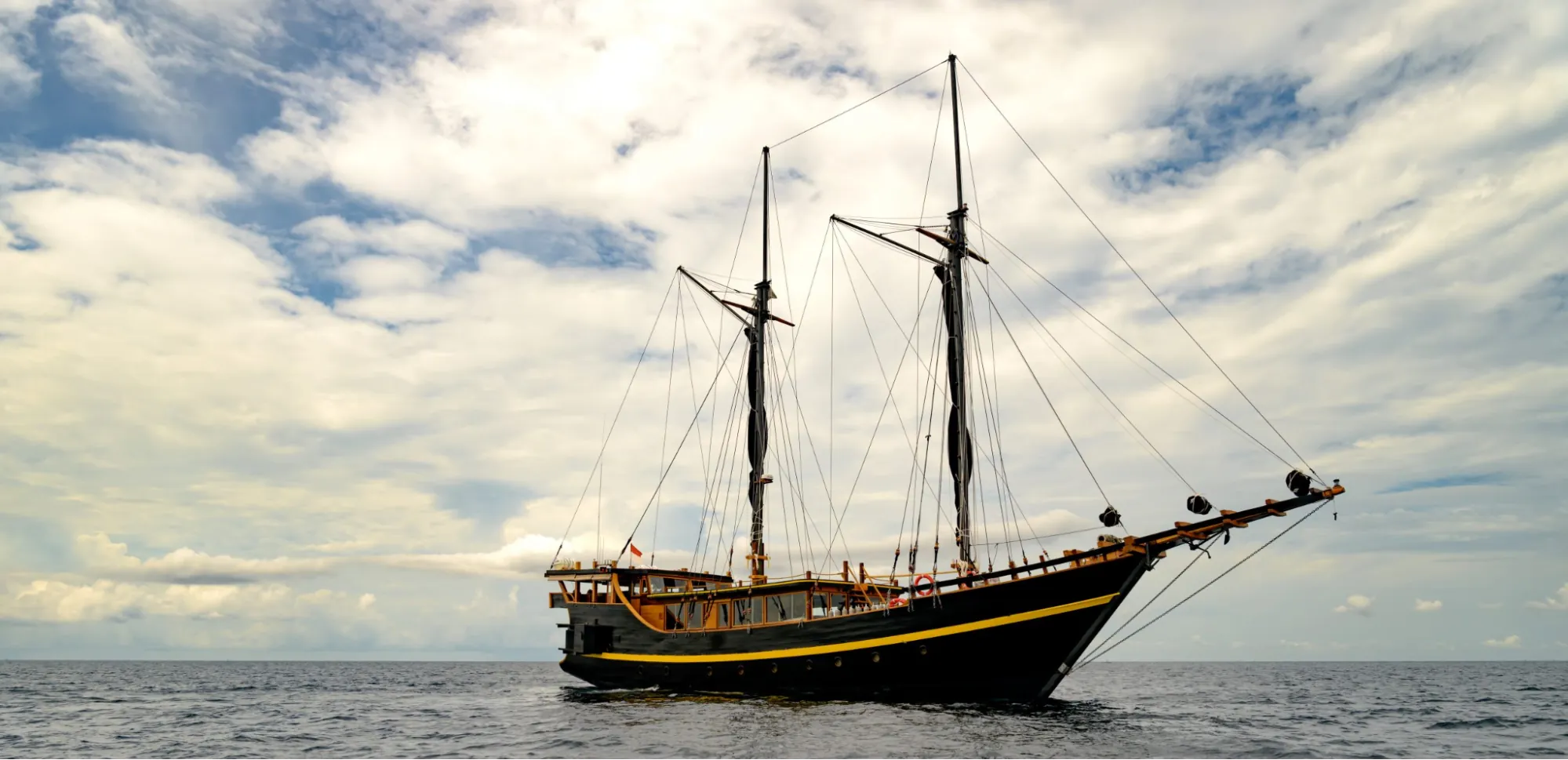 The beauty of KLM Thalassa 42 Phinisi Yacht